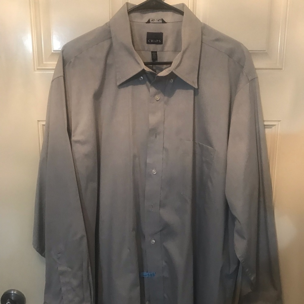 Men’s Chaps dress shirt.
